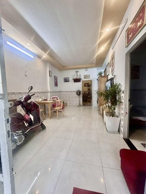 hiếm. bán nhà hoàng diệu 2 - hxh tận cửa - 58m2 - ngang 5.8m - 200 ra ngã 4 thủ đức - chỉ 4,39 tỷ