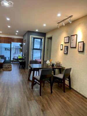 Chính chủ cần bán căn hộ chung cư Chelsea Park - Trung Kính 1128m2 có 3PN - 2WC - ban công đông nam, giá 12.55 tỷ