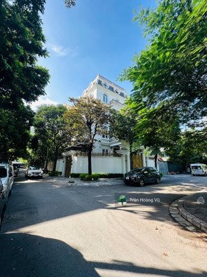 bán nhà lô góc vạn phúc, liễu giai ngõ ô tô tránh nhau, dt 72m2, mt 8m, giá 34.3 tỷ