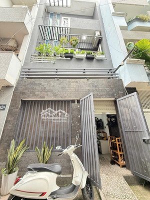 bùi đình tuý q.bình thạnh, 50m2, hẻm xe hơi đỗ trước nhà, bề ngang bề thế 4m5, giá 9tỷ5 tl.