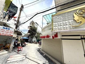 nhà hẻm nhựa lớn, gần chợ thủ đức. 125m2(5.5/7,5x20). giá 8,35tỷ