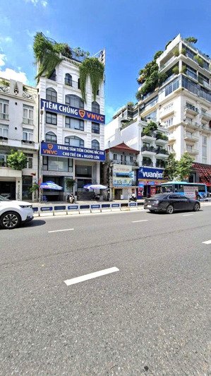 bán nhà mặt phố nghi tàm 193m2, bên trong đê giá 134 tỷ. tây hồ