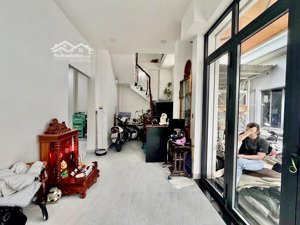 nhà ngộp 4tỷ280 giảm còn 3tỷ880, sẳn cho thuê 27triệu. nguyễn hửu cầu đường trước nhà rộng 6m
