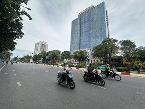 bán nhà riêng , 3 thoáng , hoàng quốc việt , ngõ thông gara ô tô , pháp lý rõ ràng chỉ 21 tỷ