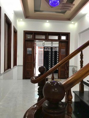 bán nhà 2t, 100m2 ngang 5m, có sân để xe hơi rộng, hxh quay đầu. nhà đẹp vào ở ngay. giá nhỉnh 6tỷ
