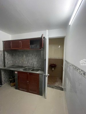 tìm đâu ra căn nhà gần biển gần chợ đầm nt giá chỉ 1ty9 được 2 pn 2 wc cách đường hoàng văn thụ 20m