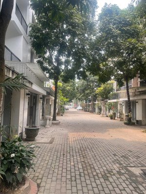 ao sào 70m 4 tầng, nội thất cơ bản, ô tô, làm văn phòng hoặc ở ghép.