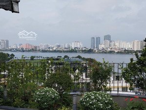 gấp rất gấp bán căn biệt thự 5 tầng mặt hồ diện tích: 275m2, ô tô vào nhà