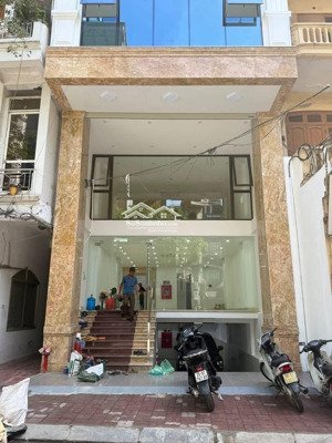 mặt phố nguyễn ngọc nại -tòa 9 tầng thang máy vị trí đẹp nhất phố -dòng tiền khủng -103m giá 56 tỷ