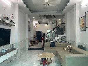 bán nhà 3 tầng khu phân lô, đường ql13, gần vạn phúc city và kdc hồng long, hẻm ô tô, giá 7.6 tỷ