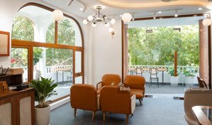 cho thuê biệt thự lô góc mặt phố nguyễn thị định, q. cg - dt 180m2 x 4 tầng - mt 15m - lô góc