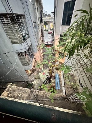 chính chủ bán nhà lô góc mặt ngõ 196 cầu giấy - ô tô đỗ cổng - để ở hoặc kinh doanh đều tiện.