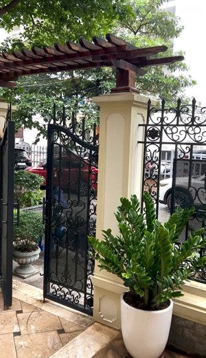 bán nhà tại d5 khu dtm cầu giấy - 127 tỷ. diện tích 236 m2, nhà 5 tầng - 1 hầm - 1 tum