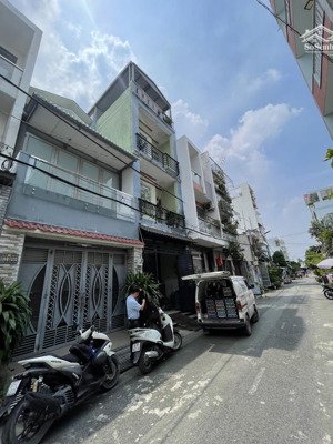 nhà khu vip xe hơi ngủ trong nhà chủ thiện chí bán giá siêu hời