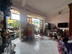 nhà 2 mặt tiền đường huỳnh thúc kháng ngay chợ xóm mới, nha trang. đoạn gần tô hiến thành