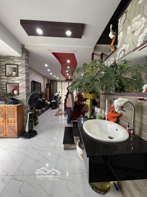 chủ giảm sâu nhà 2 tầng hxh đỗ cửa 56m2 sổ đẹp nhỉnh 6t