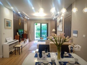 chính chủ tôi bán căn hộ tầng 8 view hồ tây. dt 95m2, 3pn, 2vs full nội thất sửa đẹp. lh 