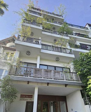 toà nhà apartment đặng thai mai - vài bước ra hồ tây - trước nhà ô tô tránh - 300m ra nhà hát opera