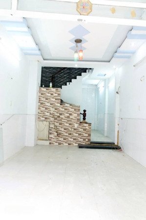 nhà 2 tầng - dt 4x11. ngay tân hương - tân kỳ tân quý. hẻm thông 5m xe tải chạy. giá 4,x tỷ