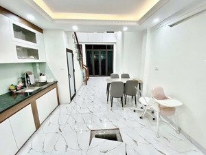 bán nhà dương văn bé, 45m2, 4 tầng, 6.8 tỷ, sđcc, 20m ra ô tô, ngõ rộng, ô tô đỗ cổng