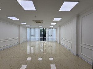 cho thuê mặt phố trần quốc hoàn, 110m2, 8 tầng, mt 7m, thang máy, nhà đẹp, 90tr