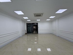 cho thuê nhà dịch vọng hậu, 110m2, 8 tầng, mt 7m, thang máy, nhà mới đẹp