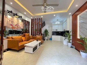 ô tô đỗ cửa, nhà siêu đẹp, tứ hiệp, thanh trì, 40m2 x 4 tầng nhỉnh 7 tỷ có tl