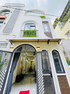 vợ chồng tôi bán nhà võ thị sáu-p võ thị sáu-q3, gần trường đại học sài gòn,giá4tỷ390/87m2.