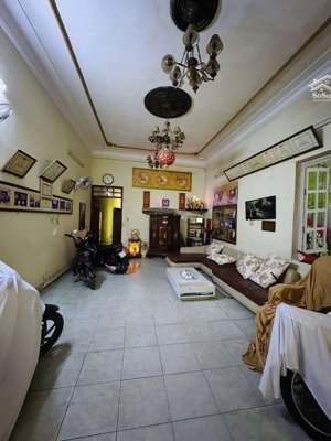 cần bán nhà mặt tiền đường 160m2 đất 3 tầng giá 22 tỷ