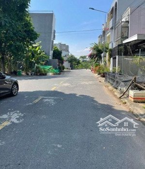 gấp lô đất cần bán tại diamond town- đường bưng ông thoàn- phú hữu- q9