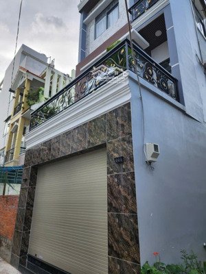 nhà đẹp 70m² hoàn công đủ, gần phú mỹ hưng tặng nội thất cao cấp, vị trí đắc địa