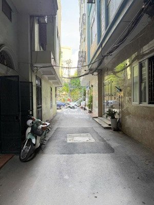 bán nhà phân lô phố cù chính lan ,oto đỗ cửa sát phố , dt 45m2 x 4 tầng đẹp , mt 4m , giá hơn 13 tỷ