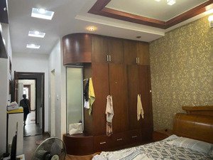 bán nhà mặt tiền đường bạch mã phường 15 quận 10. dt 13x25m