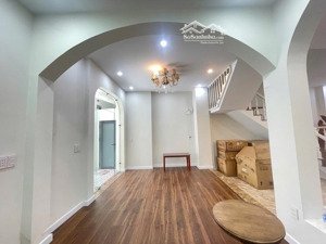 bán gấp! nhà mới 110m2 hoàng diệu 2, sát spkt 6,8 tỷ tl