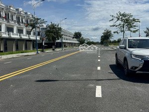 ần bán gấp nhà mới xây dọn vào ở ngay! vị trí: trừ văn thố bàu bàng bình dương giá 3 tỷ