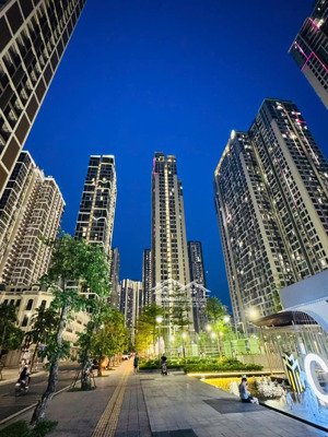 hot cho thuê căn 2 ngủ + 62m2 giá 14tr tòa c masteri vinhome smart city