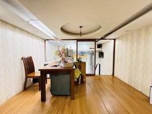 gần ngã 5 vĩnh lộc khu vực đang phát triển rất mạnh. dự kiến đường nguyễn thị tú sẽ mở rộng 50m. g