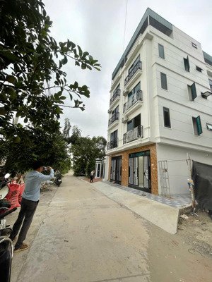 bán nr 35m2 giá 3,75 tỷ, 3pn, 4wc, 5 tầng, pháp lý đầy đủ , cách 15m ra đường oto tránh nhau.