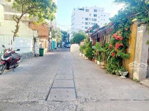 bán lô góc đất mặt tiền đường sao biển - vĩnh hải. cách biển 200m