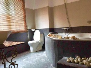 cho thuê nhà đường nguyễn cửu vân quận bình thạnh dt 5x20-2 tầng.giá 32tr/tháng