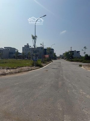 chính chủ cần tiền gấp nên cắt lỗ mảnh 240m2 đường trước nhà 30m khu tái định cư trung giã sóc sơn