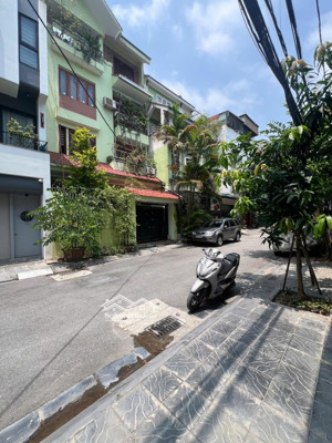 nhà 5 tầng thang máy, dân xây, khu tđc hồ đắp nếp phố tư đình -140m2 mặt tiền 7m- ngay hồ công viên