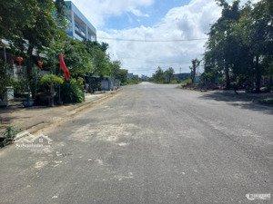 bán lô đất trục thông kđt 1 a gần đh fpt