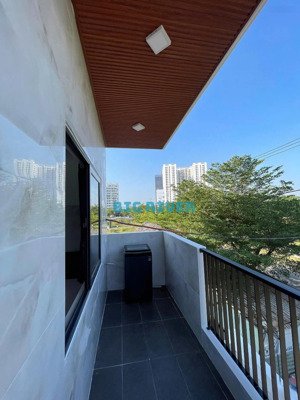 cho thuê căn hộ 1 phòng ngủ riêng rộng 45m2. có ban công, nội thất đầy đủ