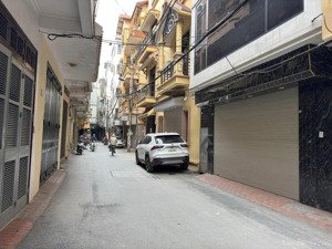 ccmn 7 tầng thang máy ,dt 61m mt 5.6 m ô tô đỗ cạnh ,ngõ thông phố hoàng văn thái thanh xuân.