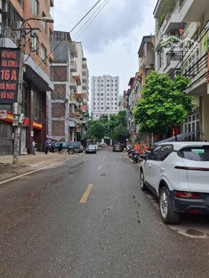 cần bán gấp nhà phúc la hà đông 68m2 giá 16tỷ. phân lô vỉa hè kinh doanh