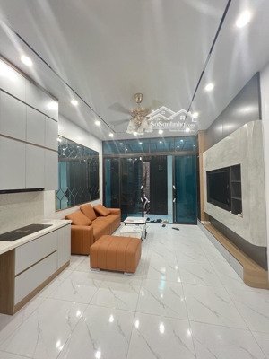 trần khát chân - thang máy - sân để xe máy riêng - full nội thất đẹp