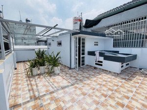 211/8.... hoàng hoa thám, p.7, q.phú nhuận 52m (6x8.4m) 8.8 tỷ lô góc, 4 tầng, xe hơi đỗ cửa