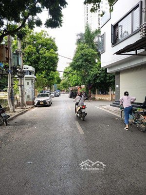 bán gấp nhà yên phúc.42m/4t.full nội thất.10m ô tô.gần hồ, ủy ban,trạm y tế, trường cấp 1,2 văn yên