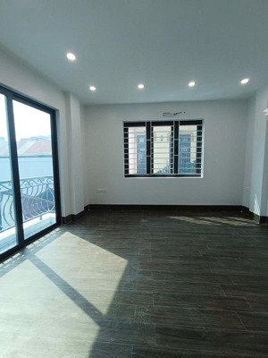 nhà mới thang máy - lô góc 3 mặt ngõ - ô tô vào nhà